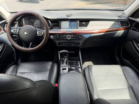 2017 Kia Cadenza Technology