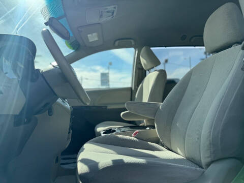 2014 Toyota Sienna LE Mobility 7-Passenger