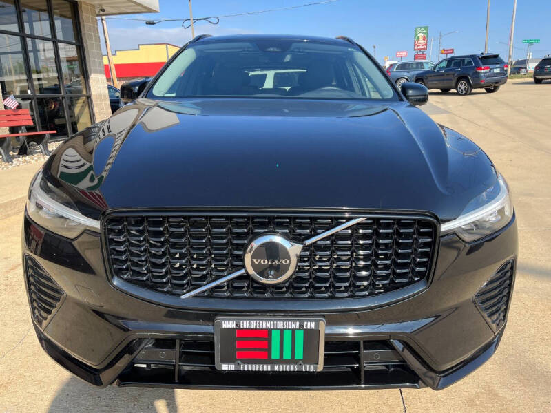 2025 Volvo XC60 B5 Plus Dark Theme