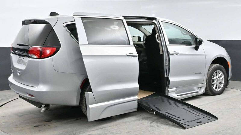 2024 Chrysler Voyager LX