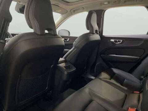 2025 Volvo XC60 B5 Core Dark Theme
