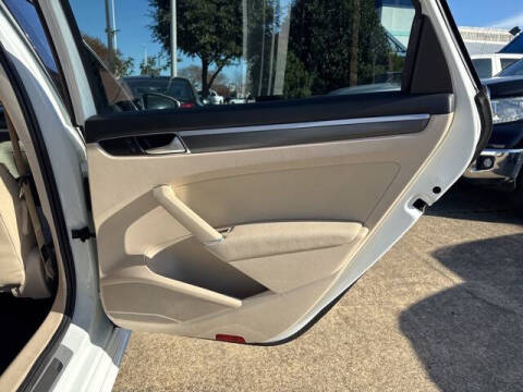 2017 Volkswagen Passat 1.8T R-Line