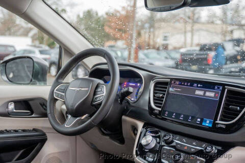 2022 Chrysler Pacifica Touring L