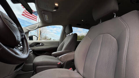 2021 Chrysler Voyager LX