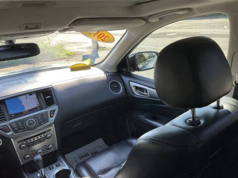 2017 Nissan Pathfinder SL
