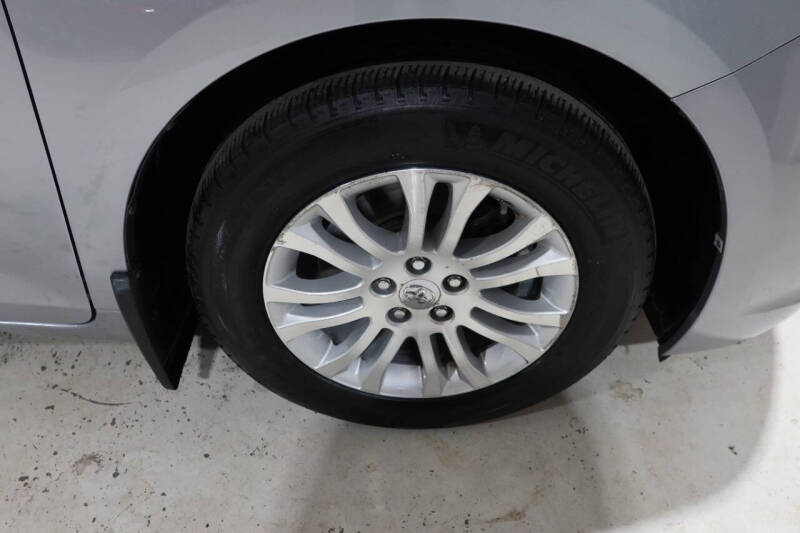 2017 Toyota Sienna XLE 8-Passenger