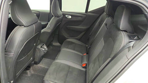 2025 Volvo XC40 B5 Plus Dark Theme