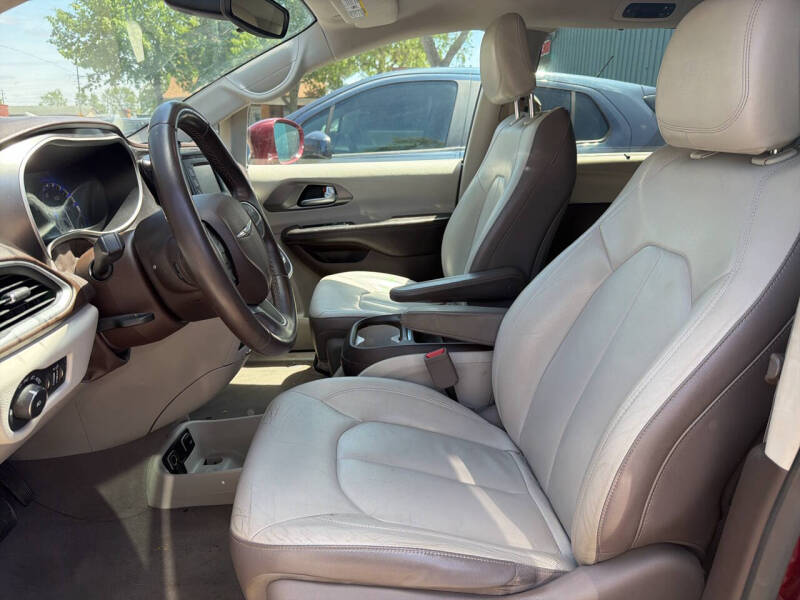 2017 Chrysler Pacifica Touring-L