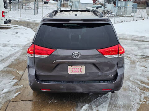 2012 Toyota Sienna XLE 8-Passenger