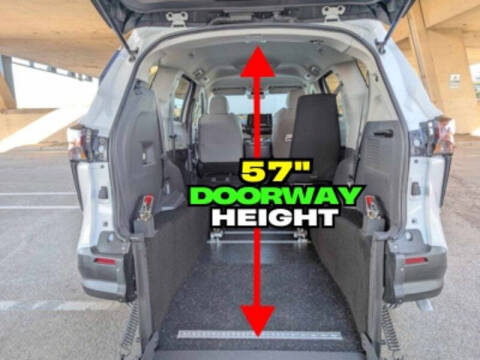 2025 Toyota Sienna LE 8-Passenger