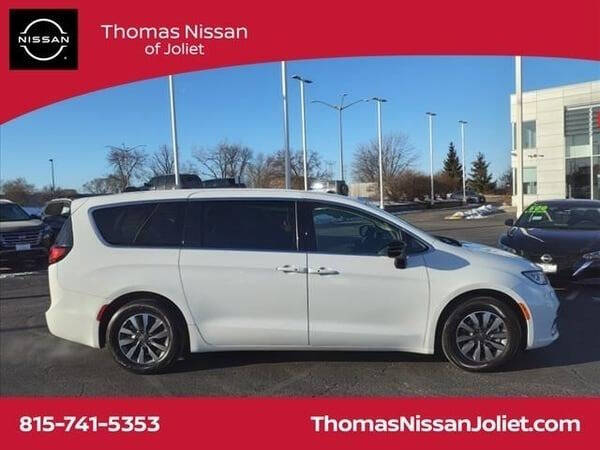 2024 Chrysler Pacifica Plug-In Hybrid Select