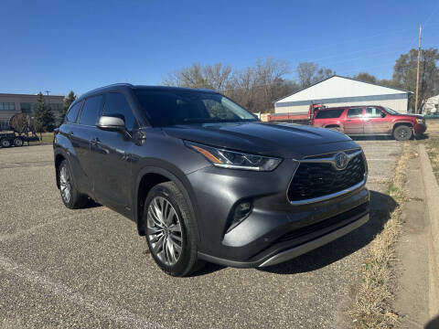 2021 Toyota Highlander Hybrid Platinum