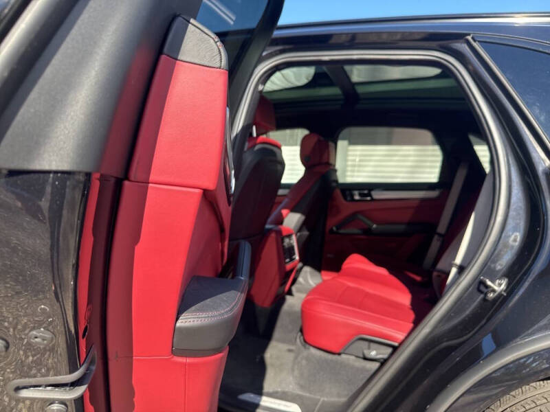 2022 Porsche Cayenne Platinum Edition