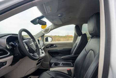 2023 Chrysler Pacifica Plug-In Hybrid Touring L