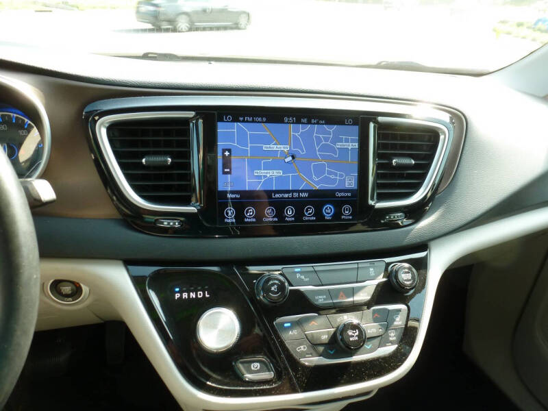 2017 Chrysler Pacifica Touring-L Plus