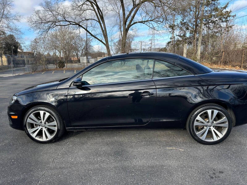 2013 Volkswagen Eos Executive photo 2