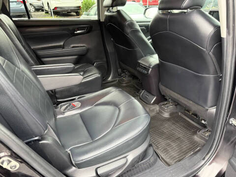 2022 Toyota Highlander Hybrid XLE