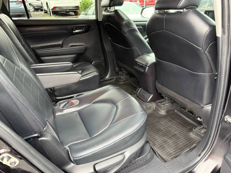 2022 Toyota Highlander Hybrid XLE