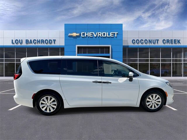 2021 Chrysler Voyager L