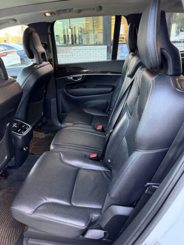 2017 Volvo XC90 T6 Momentum