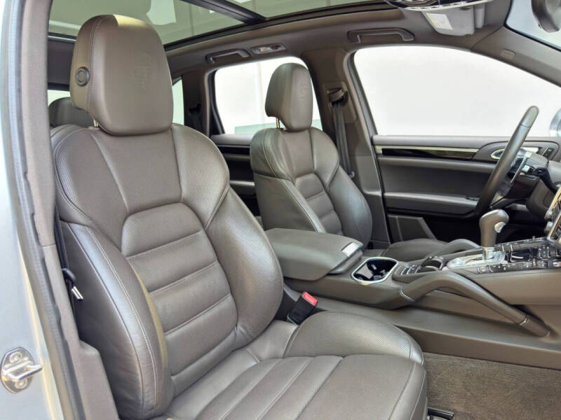 2017 Porsche Cayenne Platinum Edition