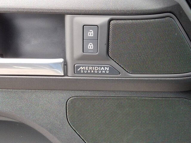 2025 Land Rover Defender 130 V8 P500