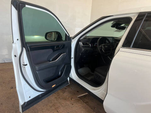 2022 Toyota Highlander L