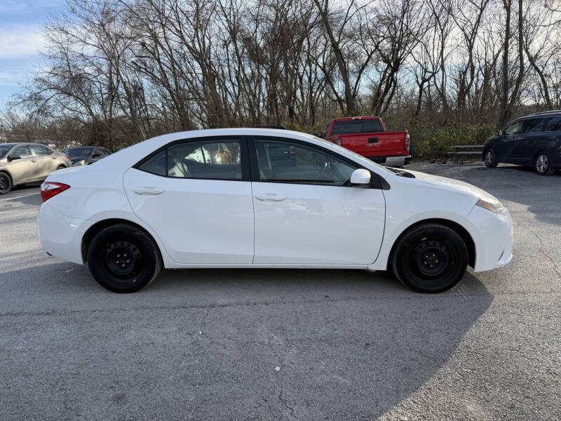 2016 Toyota Corolla LE's photo