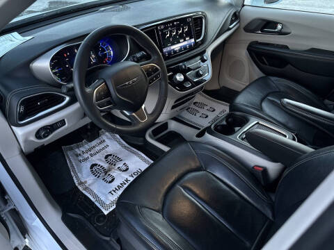 2022 Chrysler Pacifica Hybrid Touring L