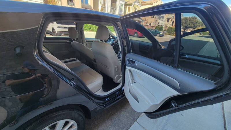 2016 Volkswagen Golf TSI S