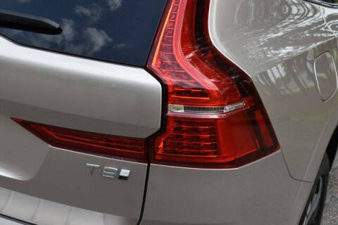 2025 Volvo XC60 T8 Plus Dark Theme