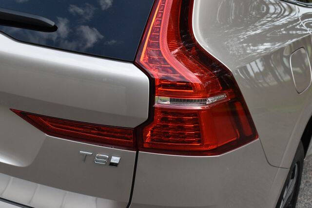 2025 Volvo XC60 T8 Plus Dark Theme