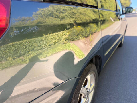 2004 Toyota Sienna LE 8 Passenger