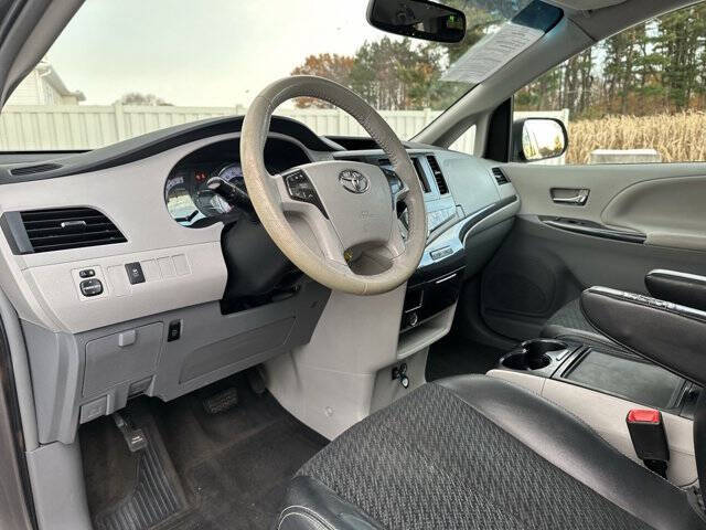 2013 Toyota Sienna SE 8-Passenger