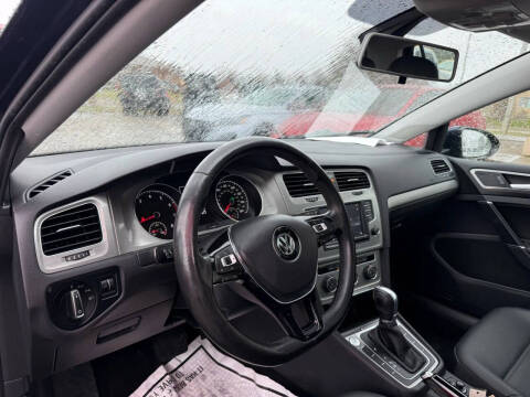 2017 Volkswagen Golf TSI Wolfsburg Edition