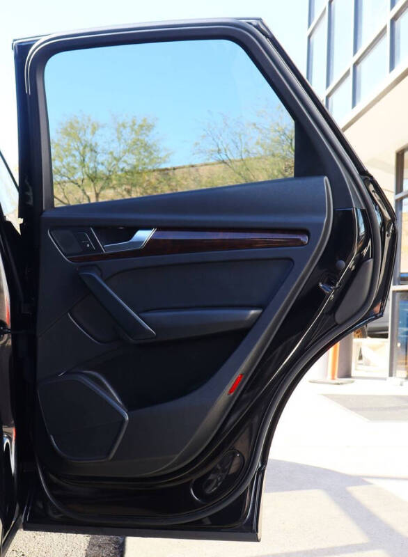 2020 Audi Q5 quattro Titanium Premium 45 TFSI