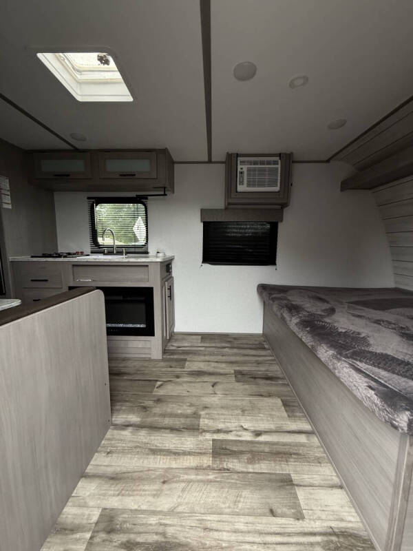 2024 Coleman CM17R24