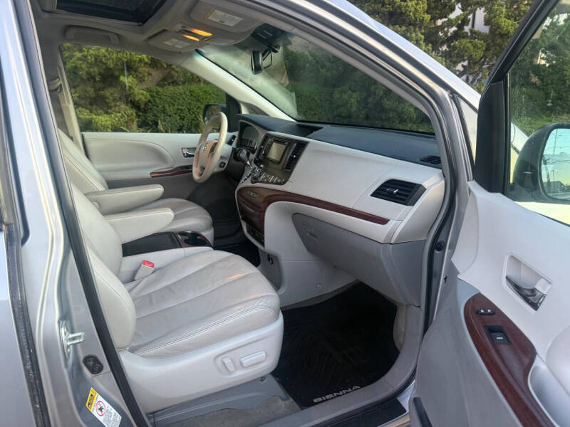2013 Toyota Sienna XLE 8-Passenger