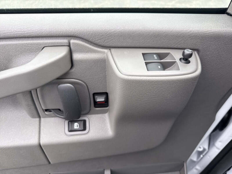 2025 Chevrolet Express LS 3500