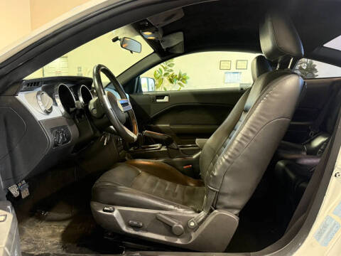 2005 Ford Mustang GT Deluxe