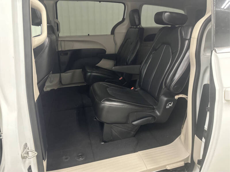 2020 Chrysler Voyager LXi