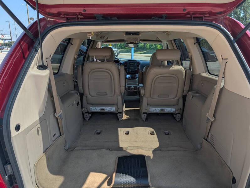 2007 Hyundai Entourage GLS