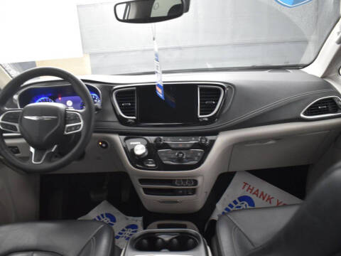 2022 Chrysler Pacifica Touring L