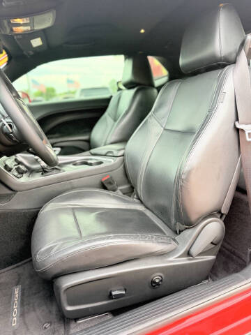2015 Dodge Challenger SXT Plus