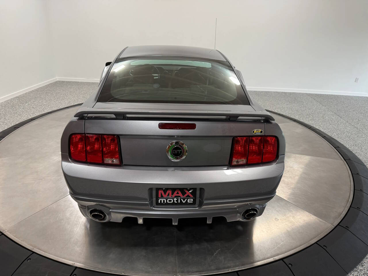 2007 Ford Mustang 16