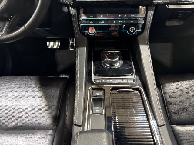 2019 Jaguar F-PACE S