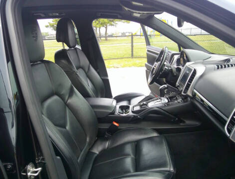 2017 Porsche Cayenne Platinum Edition