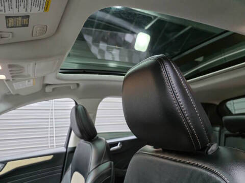 2021 Ford Escape Hybrid Titanium