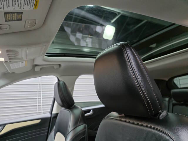2021 Ford Escape Hybrid Titanium