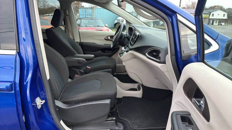 2021 Chrysler Voyager LX